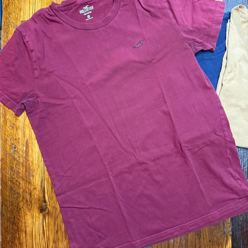 Lot of Hollister Short Sleeve Tees - Picture 3 of 4